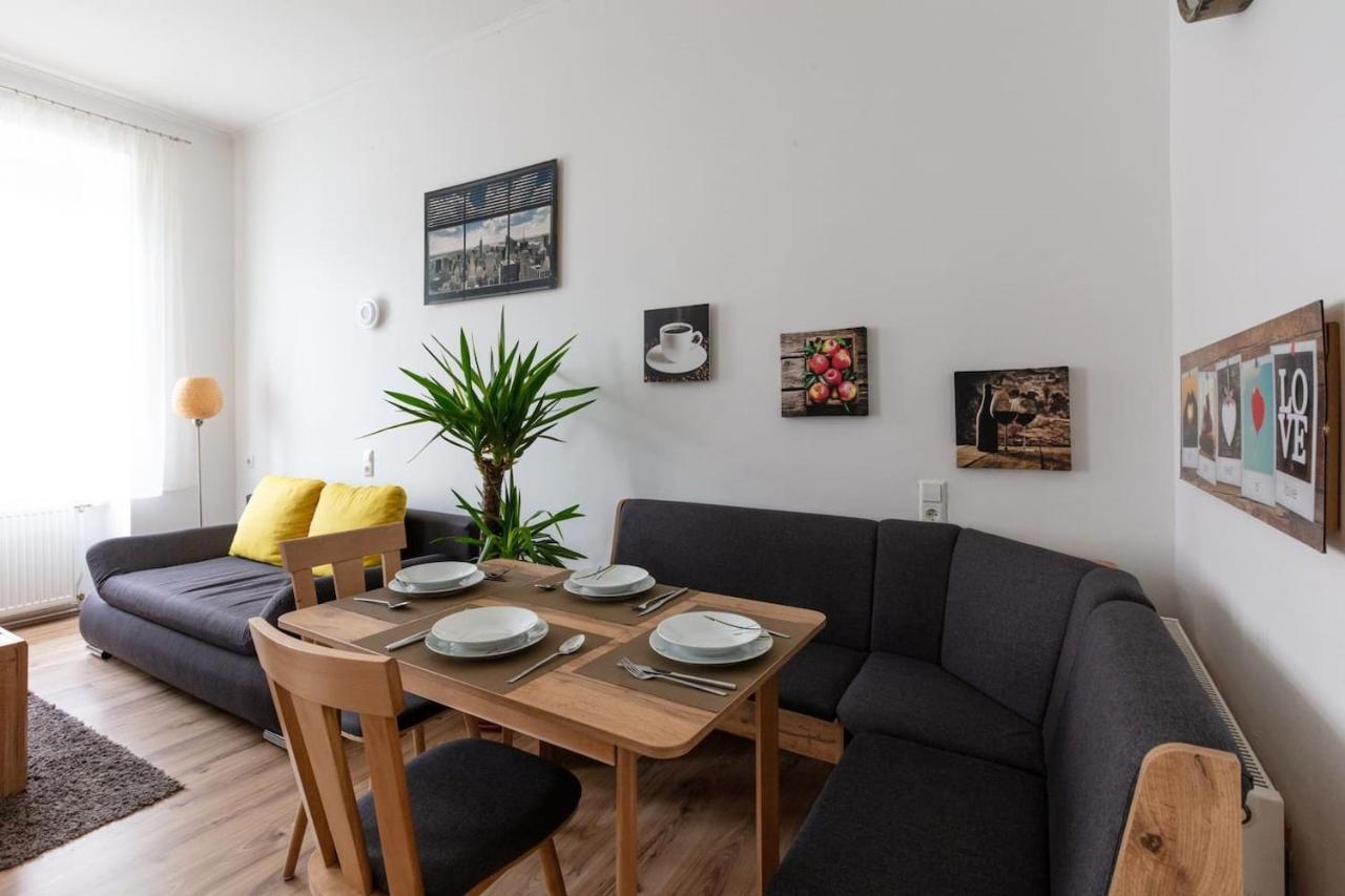 Sunny Renovated Apartment Close To Downtown Viena Exterior foto