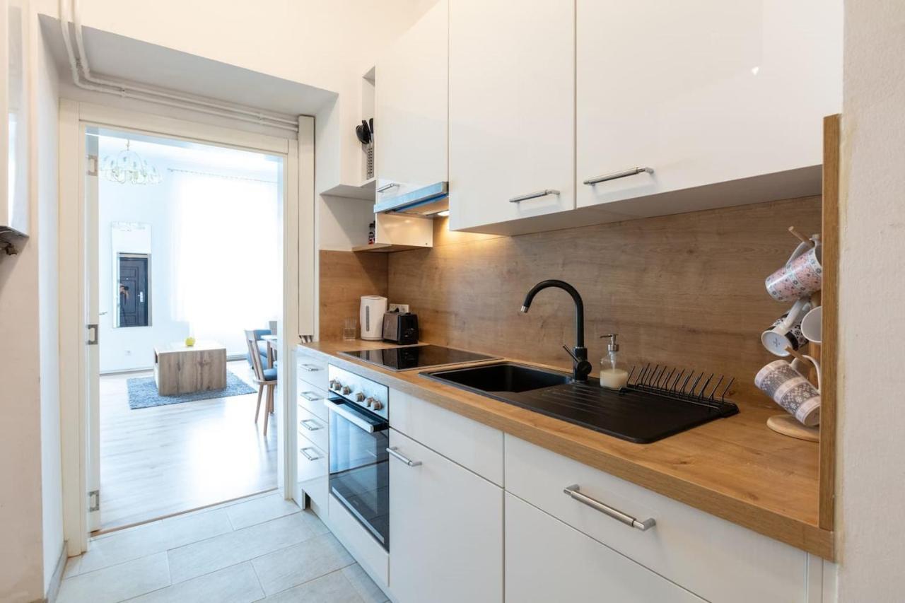 Sunny Renovated Apartment Close To Downtown Viena Exterior foto