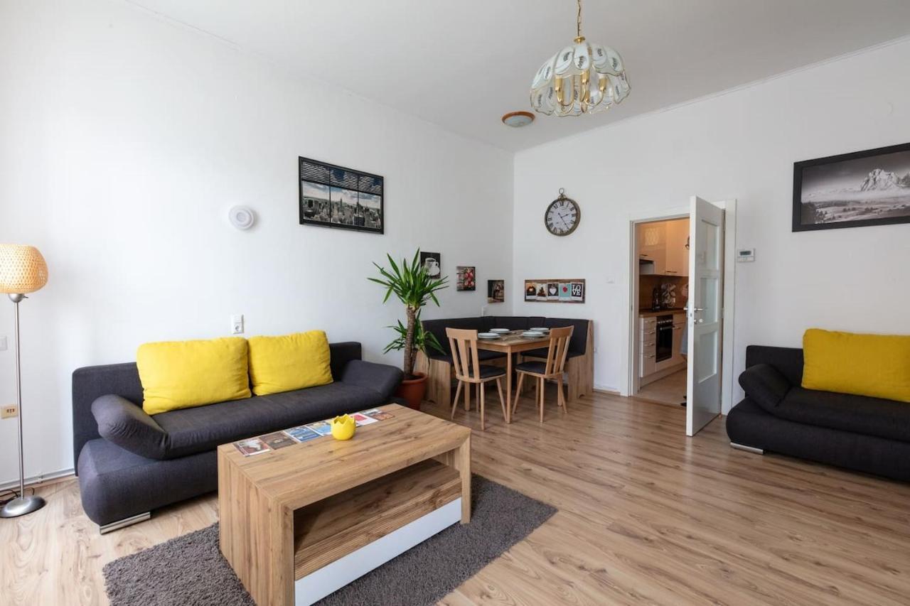 Sunny Renovated Apartment Close To Downtown Viena Exterior foto